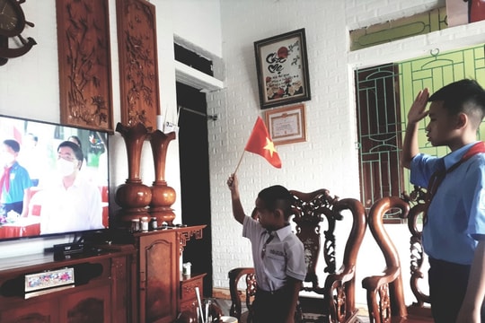 Nghệ An: Học sinh các vùng miền náo nức dự lễ khai giảng trực tuyến trong đại dịch