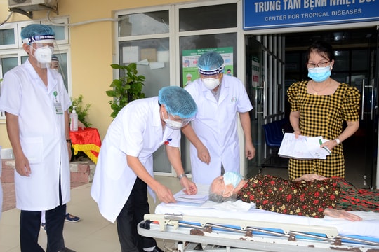 Bệnh viện HNĐK Nghệ An: Điều trị khỏi nhiều bệnh nhân mắc Covid-19 nặng, nguy kịch