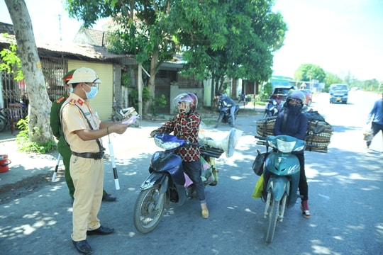 Công dân muốn ra, vào TP. Vinh phải đến 14 chốt chính để được xem xét