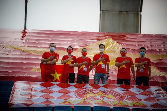 Tuyển Việt Nam được tiếp sức bởi điều đặc biệt từ cổ động viên