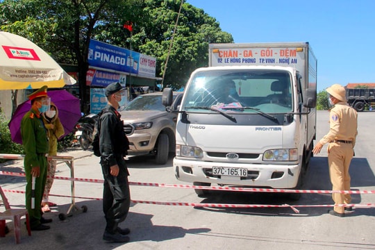 Chủ tịch UBND tỉnh: Chuyển phòng, chống dịch sang chủ động, từ sớm, từ xa