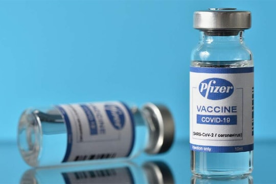 Lý do vắc-xin Pfizer ít tác dụng phụ hơn