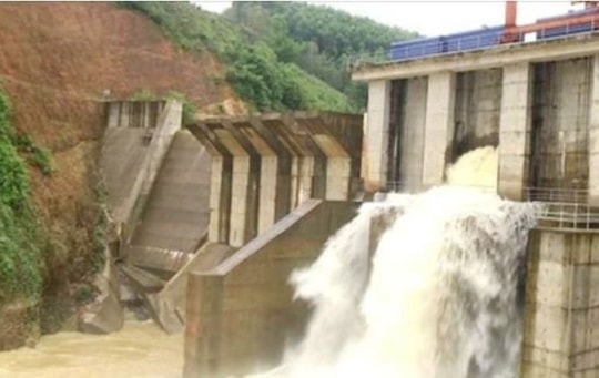 Thủy điện Châu Thắng (Quế Phong) xả lũ