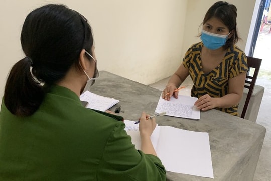 Tạm giữ chủ đại lý bán vé xổ số tổ chức ghi số lô, đề