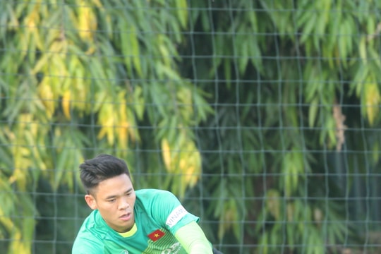 Thầy Park triệu tập thủ môn Trần Nguyên Mạnh lên tuyển Việt Nam