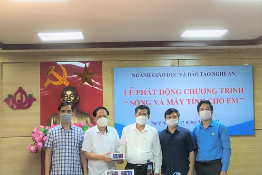 Hơn 10,6 tỷ đồng hỗ trợ chương trình 'Sóng và máy tính cho em' cho ngành Giáo dục Nghệ An