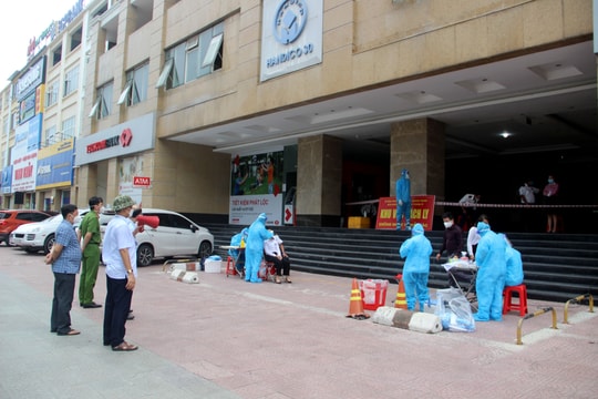 TP Vinh: Phong tỏa, xét nghiệm toàn bộ người dân chung cư Handico 30 ở phường Quang Trung