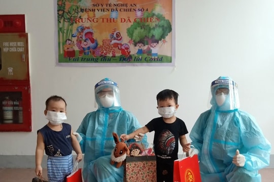 Trung thu sớm ở bệnh viện dã chiến có nhiều trẻ em nhất Nghệ An