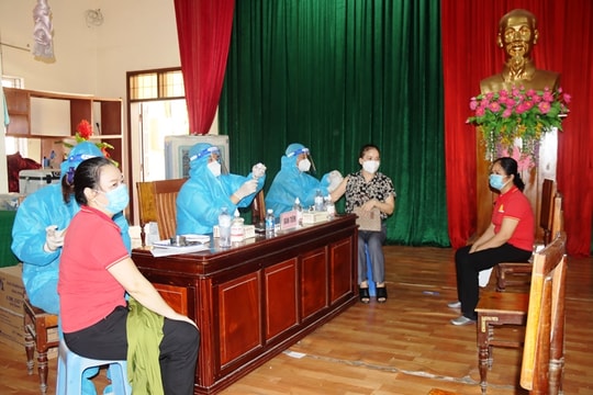 Nghệ An đang triển khai tiêm 200.000 liều vaccine Astrazeneca cho người dân toàn tỉnh