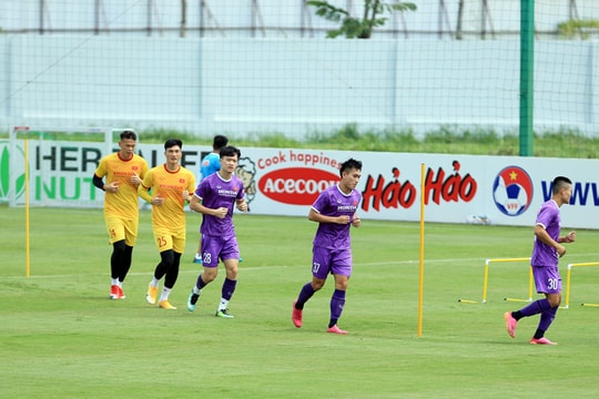 Ông Park đôn cầu thủ ‘khắc tinh’ Công Phượng lên tuyển; Điều khoản đặc biệt trong hợp đồng của Messi