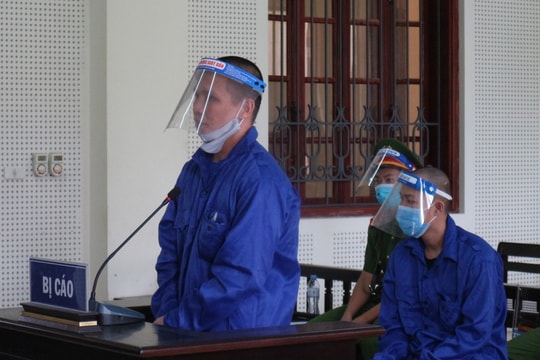 Nửa đêm đột nhập vào nhà hàng xóm trộm tài sản, chém mẹ con gia chủ