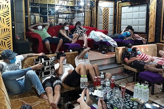 Hơn 50 người tụ tập dùng ma túy trong quán karaoke