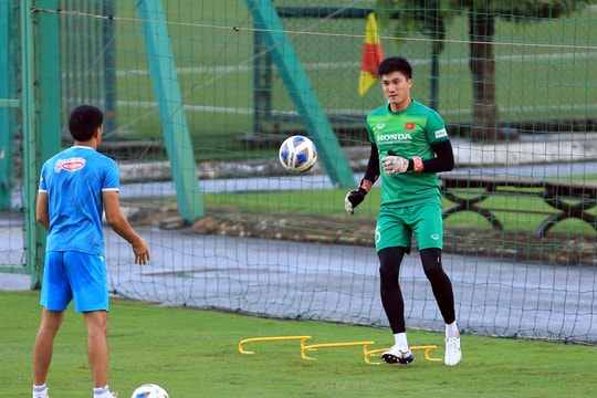 Thủ môn Văn Hoàng nói về cơ hội bắt chính ở Đội tuyển Việt Nam