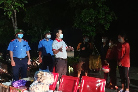 Nghệ An: Chủ tịch UBND huyện vượt 300km đón các công dân về quê tránh dịch