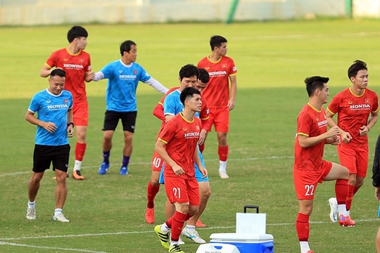 Đình Trọng báo tin vui cho thầy Park; Hồ Tấn Tài nói về trận ĐT Việt Nam đấu ĐT Trung Quốc