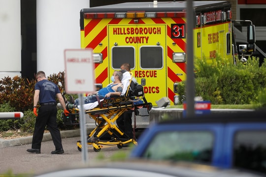 Hãng hàng không Mỹ sẽ sa thải 593 nhân viên từ chối tiêm vắc-xin; Lào lập thêm bệnh vện dã chiến