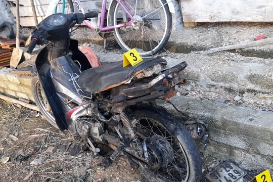 Tạm giữ đối tượng chuyên đốt xe máy hàng xóm vì thù vặt