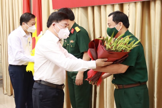 Bàn giao chức vụ Chỉ huy trưởng Bộ Chỉ huy quân sự tỉnh Nghệ An