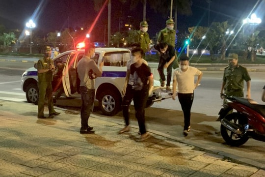 Công an xử lý nhóm 'quái xế' gây náo loạn các tuyến đường TP.Vinh