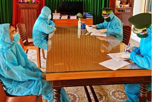 Bắt giữ nhóm người lên tàu nước ngoài trái phép