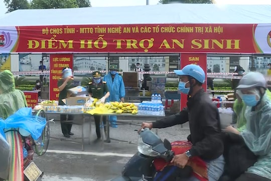 Video: Nghệ An mở điểm hỗ trợ an sinh 'tiếp sức' cho công dân về quê tránh dịch