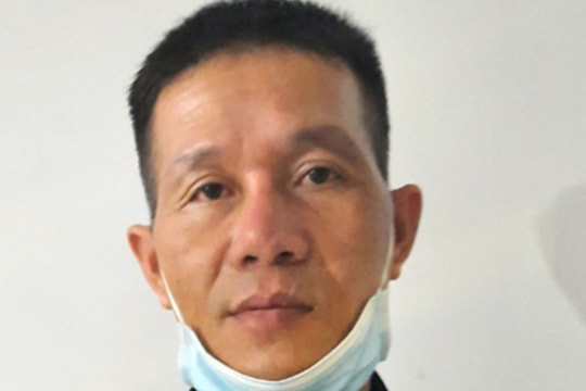 Làm giấy tờ giả bán cho người muốn 'thông chốt'