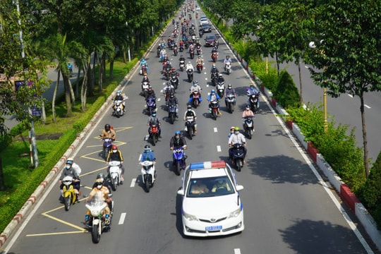 Thủ tướng: Phối hợp đưa, đón người dân có nhu cầu cần thiết, chính đáng được về quê an toàn, chu đáo