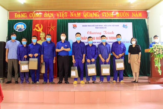 Tổ chức chương trình 'Thắp sáng niềm tin tương lai' cho 240 học viên tại cơ sở cai nghiện