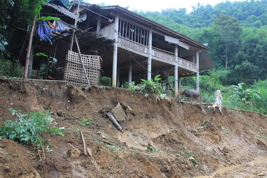 Nghệ An: Hàng chục hộ dân sống dưới ‘miệng tử thần’ mòn mỏi chờ tái định cư