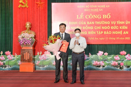 Trao Quyết định bổ nhiệm Tổng Biên tập Báo Nghệ An