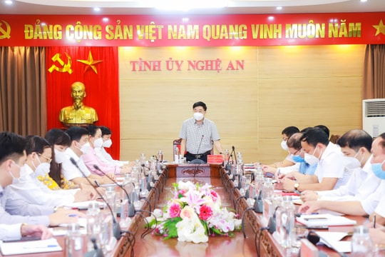 Thường trực Tỉnh ủy Nghệ An giao ban với Mặt trận Tổ quốc và các tổ chức chính trị - xã hội cấp tỉnh