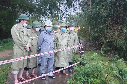 Bộ trưởng Bộ Nông nghiệp và PTNT kiểm tra công tác ứng phó bão số 8 tại Nghệ An