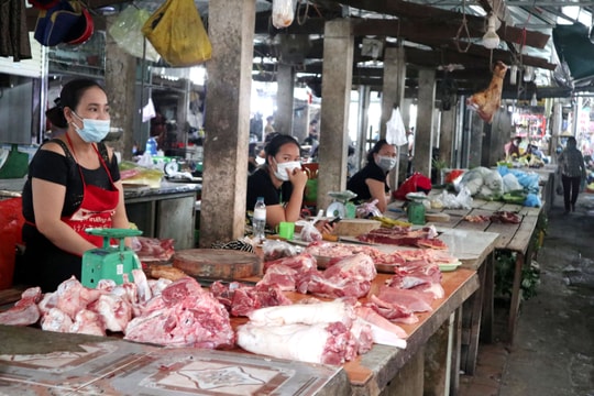 Nghệ An: Giá thịt lợn ‘hạ nhiệt’, giá rau xanh đội lên