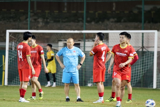 VFF sắp chốt tương lai của HLV Park Hang-seo?; MU sai lầm tăng lương khủng cho Paul Pogba