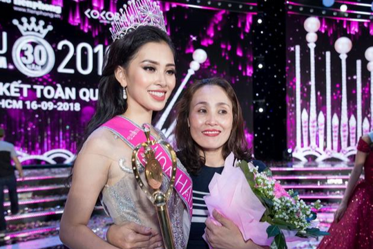 Hoa hậu Tiểu Vy chia sẻ xúc động về mẹ nhân ngày Phụ nữ Việt Nam 