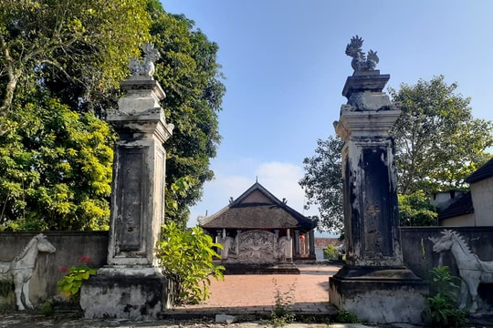 Độc đáo ngôi đình cổ thờ Vua Mai 