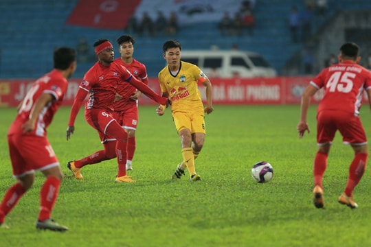 Nhìn lại 'chuyến phiêu lưu' của HLV Phạm Anh Tuấn tại đất Cảng