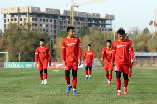 Sỹ Hoàng và Văn Việt của SLNA tích cực tập luyện cho trận đấu với U23 Đài Bắc Trung Hoa