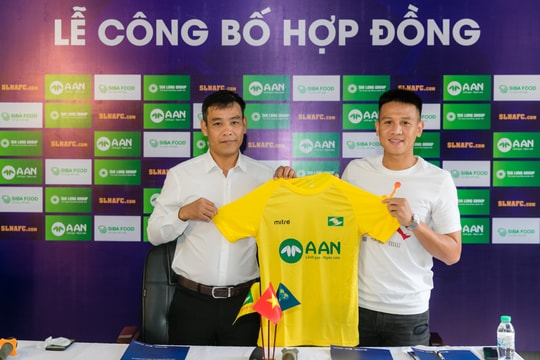 Hậu vệ Trần Đình Hoàng chính thức đầu quân cho SLNA