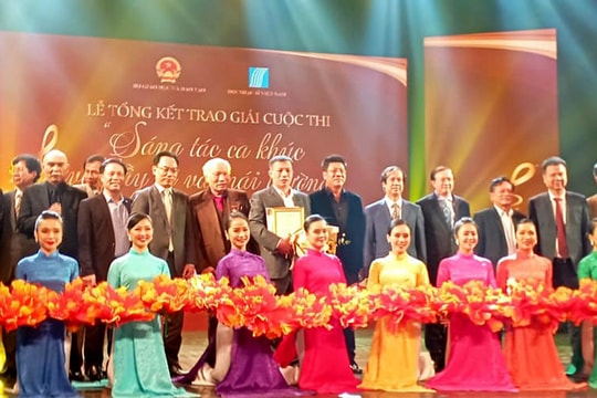 2 giáo viên Nghệ An đạt giải tại cuộc thi 'Sáng tác ca khúc về thầy cô và mái trường'