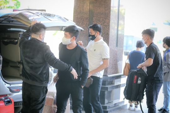 Tuyển Việt Nam hội quân: Văn Đức, Xuân Mạnh, Nguyên Mạnh mang đặc sản xứ Nghệ làm quà