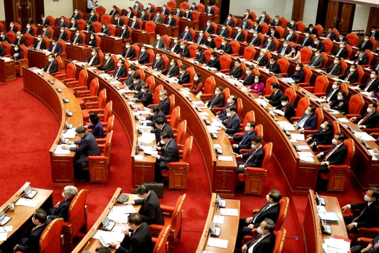 Đảng viên không được nhập quốc tịch, chuyển tài sản ra nước ngoài trái quy định