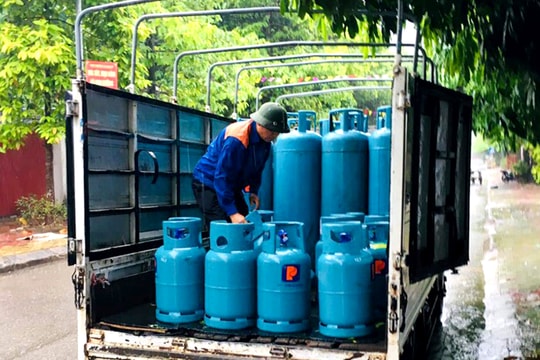 Giá nhiên liệu tăng, người dân lo ngại chi phí sinh hoạt 'leo thang'