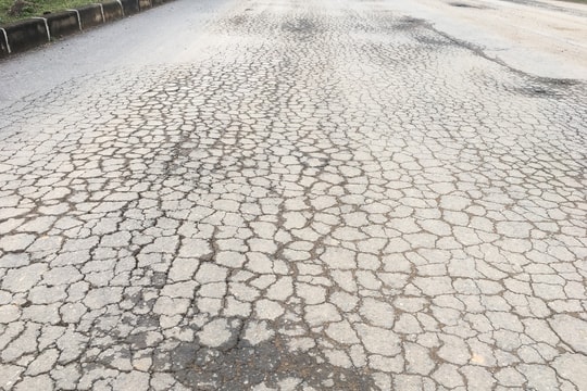 Sớm khắc phục sửa chữa đường trục chính thị xã Thái Hòa