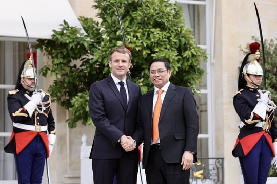 Thủ tướng Phạm Minh Chính hội kiến Tổng thống Pháp  Emmanuel Macron