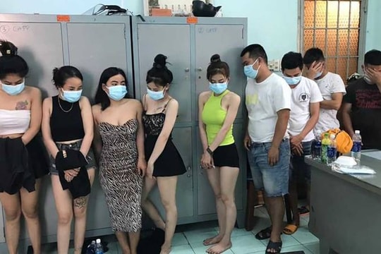 Nhóm thanh niên chơi ma túy với người dương tính nCoV