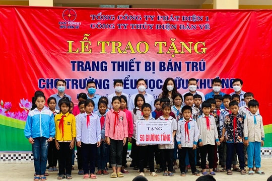 Công ty Thủy điện Bản Vẽ trao kinh phí hỗ trợ các trường học bán trú ở Tương Dương