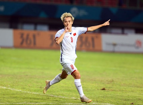 Văn Toàn có duyên thế nào với ĐT Nhật Bản?; Thua tâm phục khẩu phục, Liverpool văng khỏi top 3