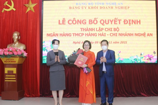 Công bố Quyết định thành lập chi bộ trong doanh nghiệp tư nhân tại Nghệ An