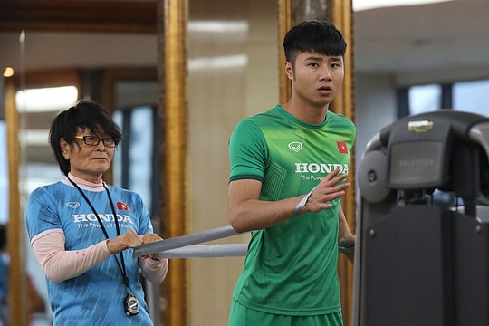 Thủ môn Văn Toản rời đội tuyển; Việt Nam tiếp tục tụt hạng FIFA